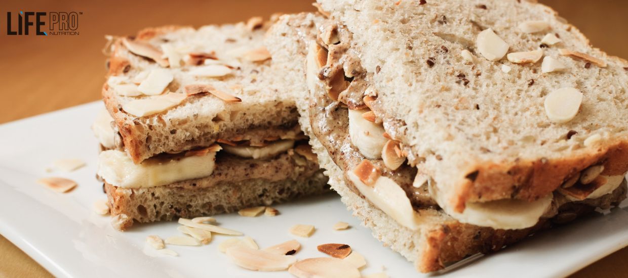 Sándwich plátano y crema de almendras